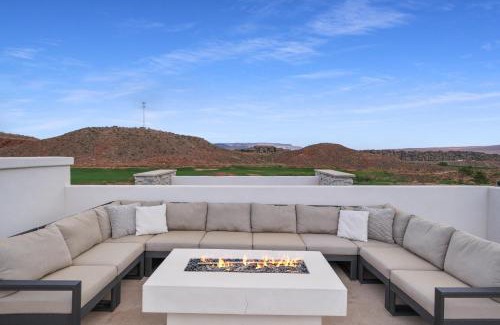 Washington House | The Fairway Retreat Private Pool & Spasleeps 30