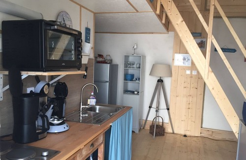 Plouguerneau House | THE FISHERMAN'S SHELTER 200M FROM THE APARTMENT AND THE GR 34 WELCOMES YOU ALL YEAR