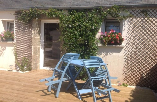 Plouguerneau House | THE FISHERMAN'S SHELTER 200M FROM THE APARTMENT AND THE GR 34 WELCOMES YOU ALL YEAR