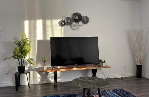 Quartier des Spectacles Apartment | The FIVE