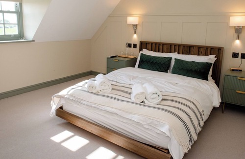 Wivenhoe Hotel | The flag