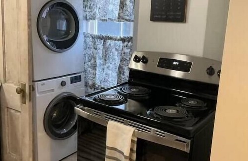 McConnelsville Apartment | The Flats on Main-Louise Suite
