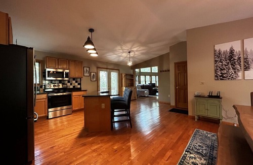 Alpine Lake Apartment | The Fox Den: Perfect Retreat with Double Master Suites, Hot Tub & A/C