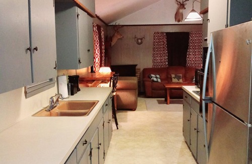 Franklin Cabin | The Franklin Ranch Hunter's Cabin - 35 Minutes from Texas A&M football!