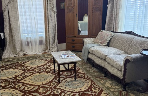 Guthrie Apartment | The Franklin Room at The Judge`s Chambers