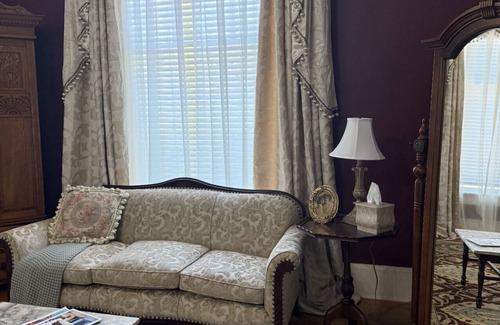 Guthrie Apartment | The Franklin Room at The Judge`s Chambers
