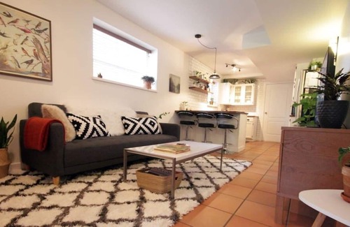 Kensington-Cedar Cottage House | The Fraserhood Suite. Private Retreat in charming East Vancouver.