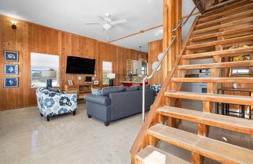 Bouvet Island House | The Frigate: 2-bedroom beachfront house-sleeps 6-in Casuarina Point with a pool.