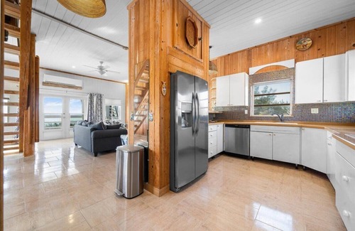 Bouvet Island House | The Frigate: 2-bedroom beachfront house-sleeps 6-in Casuarina Point with a pool.