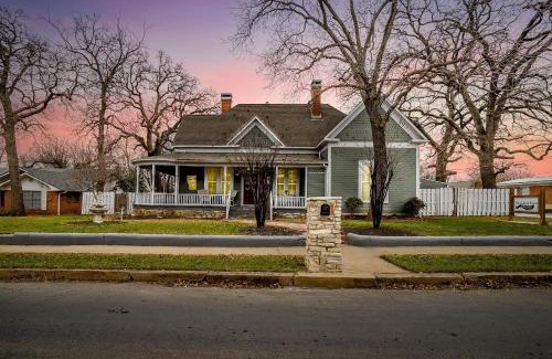 Stephenville Hotel | The Gallery House Boutique Hotel