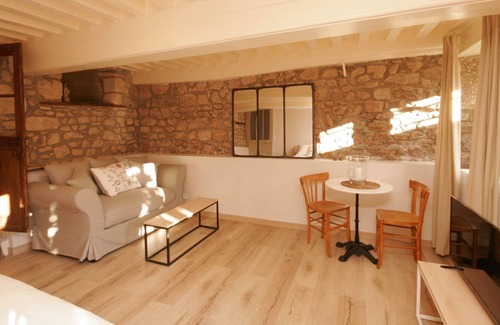 Saulieu Apartment | The garden suite. Luxury, comfort, calm and charm.