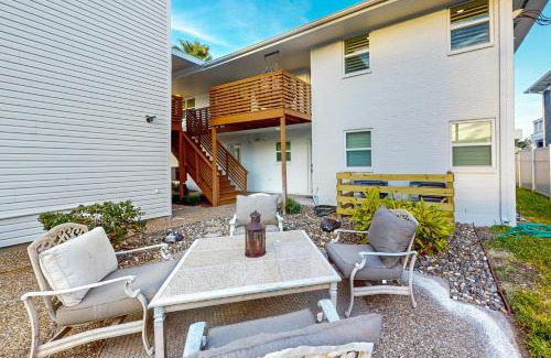 Del Mar Apartment | The Garden