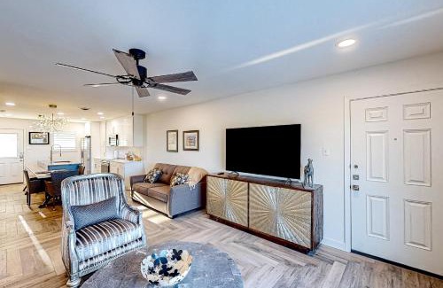 Del Mar Apartment | The Garden