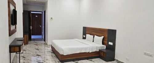 Beawar Hotel | The Girvar Hotel, Barr