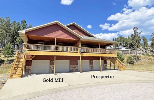 Hill City House | The Gold Mill Lovely Twin Home with Downtown View