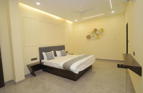 Central Area Apartment | The Golden Glow by Ivory Stays