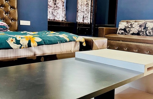 Champawat Hotel | The Golden Leaves Cafe And Cottages