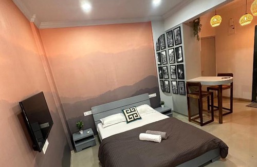 Mundhwa Apartment | The Good Vibes Studio : AC, WiFi, Smart Tv