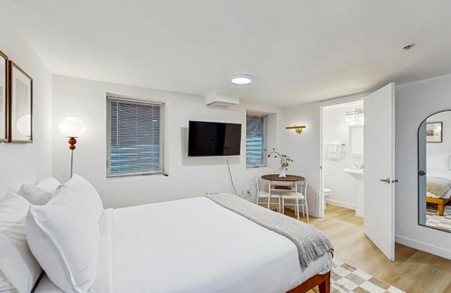 Lower Queen Anne Hotel | The Gordon Getaway