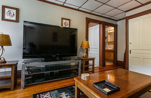 Potosi Apartment | The Governor's Suite