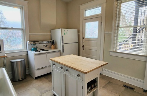 East Central Apartment | The Graceland Getaway in East Central SLC