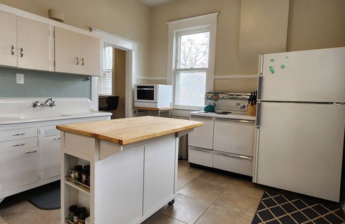 East Central Apartment | The Graceland Getaway in East Central SLC