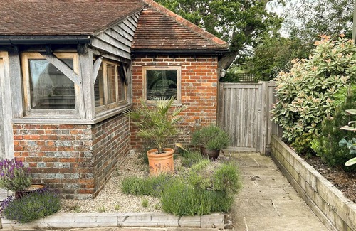 Upper Dicker House | The Granary - A luxurious cosy Grade II listed 18th century barn conversion