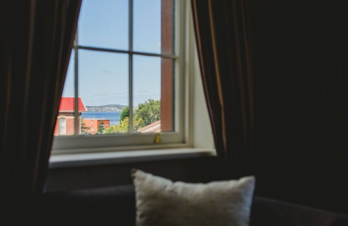 Battery Point Apartment | The Grand Old Duke