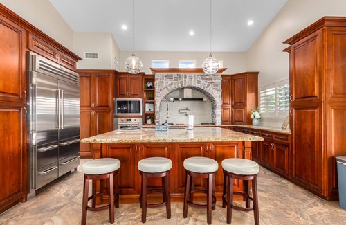 Gilbert House | The Grand Saguaro, Heated Pool, Hot Tub, Pickleball, Sleeps 27