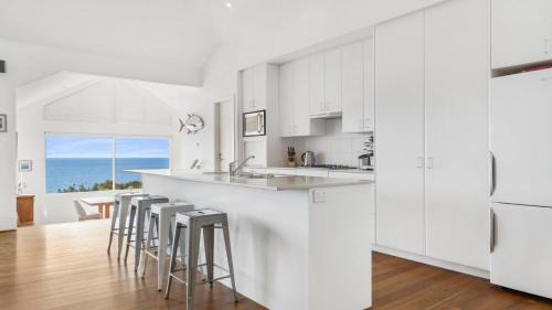 Killcare House | 'The Grand View Retreat' by HolidayCo