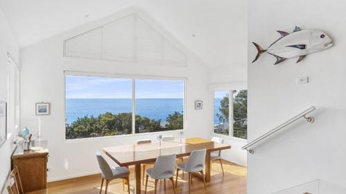 Killcare House | 'The Grand View Retreat' by HolidayCo