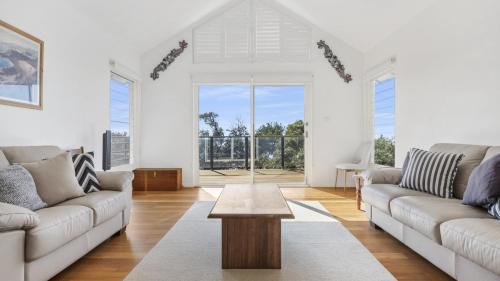Killcare House | 'The Grand View Retreat' by HolidayCo