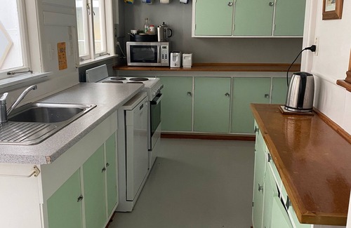 Omapere House | The Green Bach opposite beach- quirky and great for groups and families