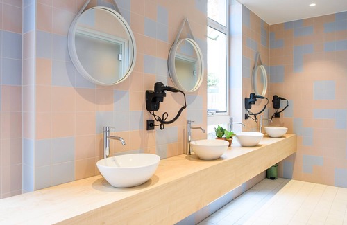 Wyck Hostel | The Green Elephant Hostel & Spa