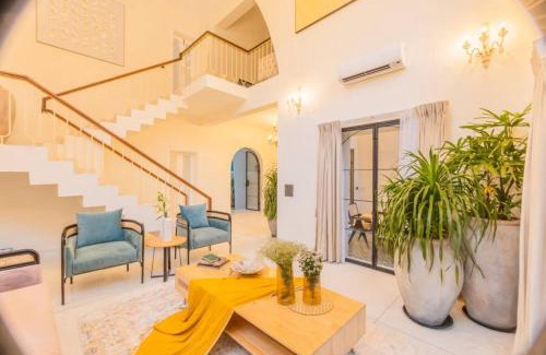 Vagator House | The Greendoor Villa - Bogen, Lux, Pvt Pool, beach