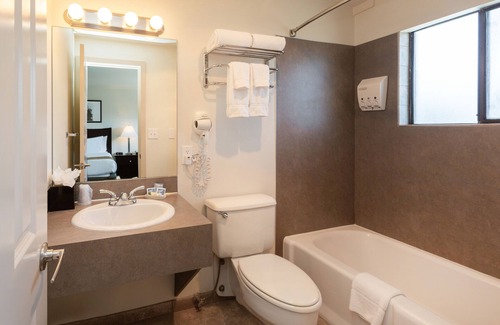 Fairmount Park Hotel | The Grove West Seattle Inn