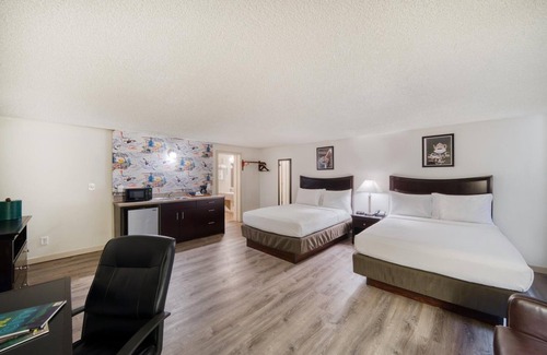 Fairmount Park Hotel | The Grove West Seattle Inn