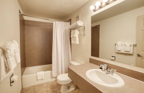 Fairmount Park Hotel | The Grove West Seattle Inn