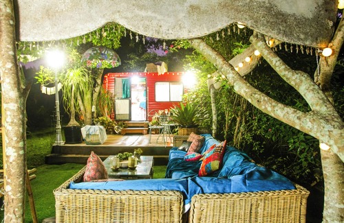 Harlaxton House | "the Gypsy Rose" - Glamping in a Gypsy Wagon