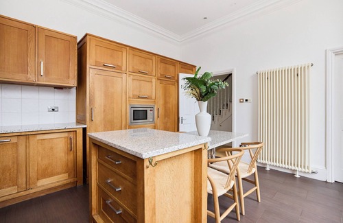 Hampstead Cottage | The Hampstead Getaway - Charming 5bdr Home With Conservatory