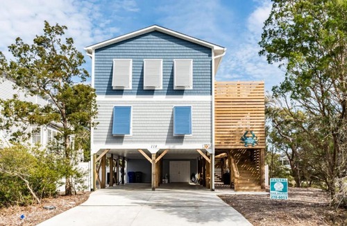 Long Beach House | The Happy Crab by Oak Island Accommodations