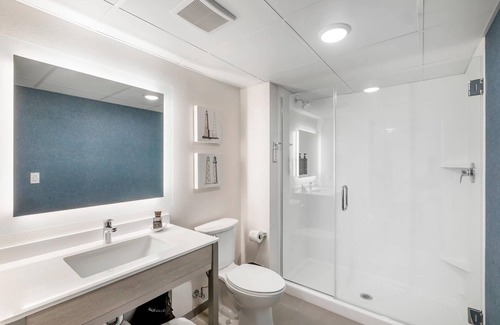 Port Washington Hotel | The Harborview on Lake Michigan, Ascend Hotel Collection