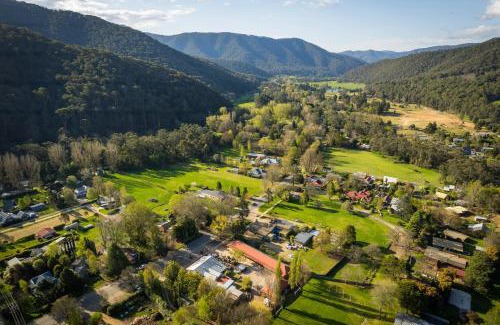 Harrietville Hotel | The Harrietville Snowline Hotel