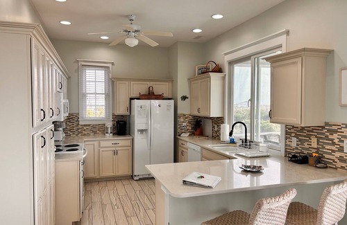 South Beach House | The Hartshorn House Oceanfront Five Bedrooms Private Beach Access 3 G
