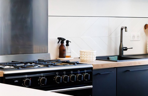 Cadereau Apartment | The Haussmann-style Jardins de la Fontaine