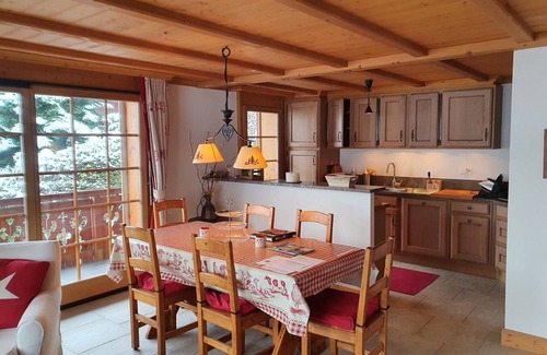 Alpe des Chaux Apartment | The Haut Closel apartment is located 800 m from the Barboleuse gondolas which take you to the Gryon