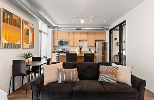 Downtown Minneapolis Apartment | The Hazel | Free parking, Gym, Fast WIFI, Central