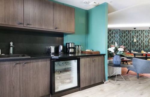 Quartier du Mail Apartment | THE HEART OF PARISIAN SHOPS & CAFES-A FAMILY STAY MINUETS FROM RUE MONTORGUEIL