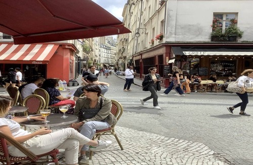 Quartier du Mail Apartment | THE HEART OF PARISIAN SHOPS & CAFES-A FAMILY STAY MINUETS FROM RUE MONTORGUEIL