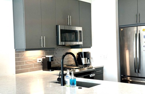 Houston Heights Apartment | The Heights Cozy Stay - Gym&pool 12mins to Midtown and Downtown